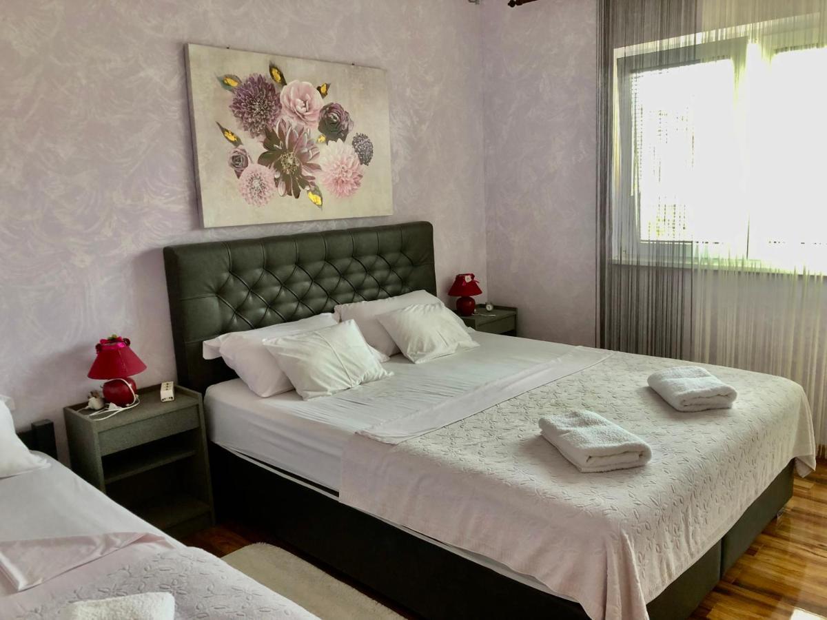 Apartments Pine & Oak With Shared Seasonal Hot Tub Privlaka  Esterno foto