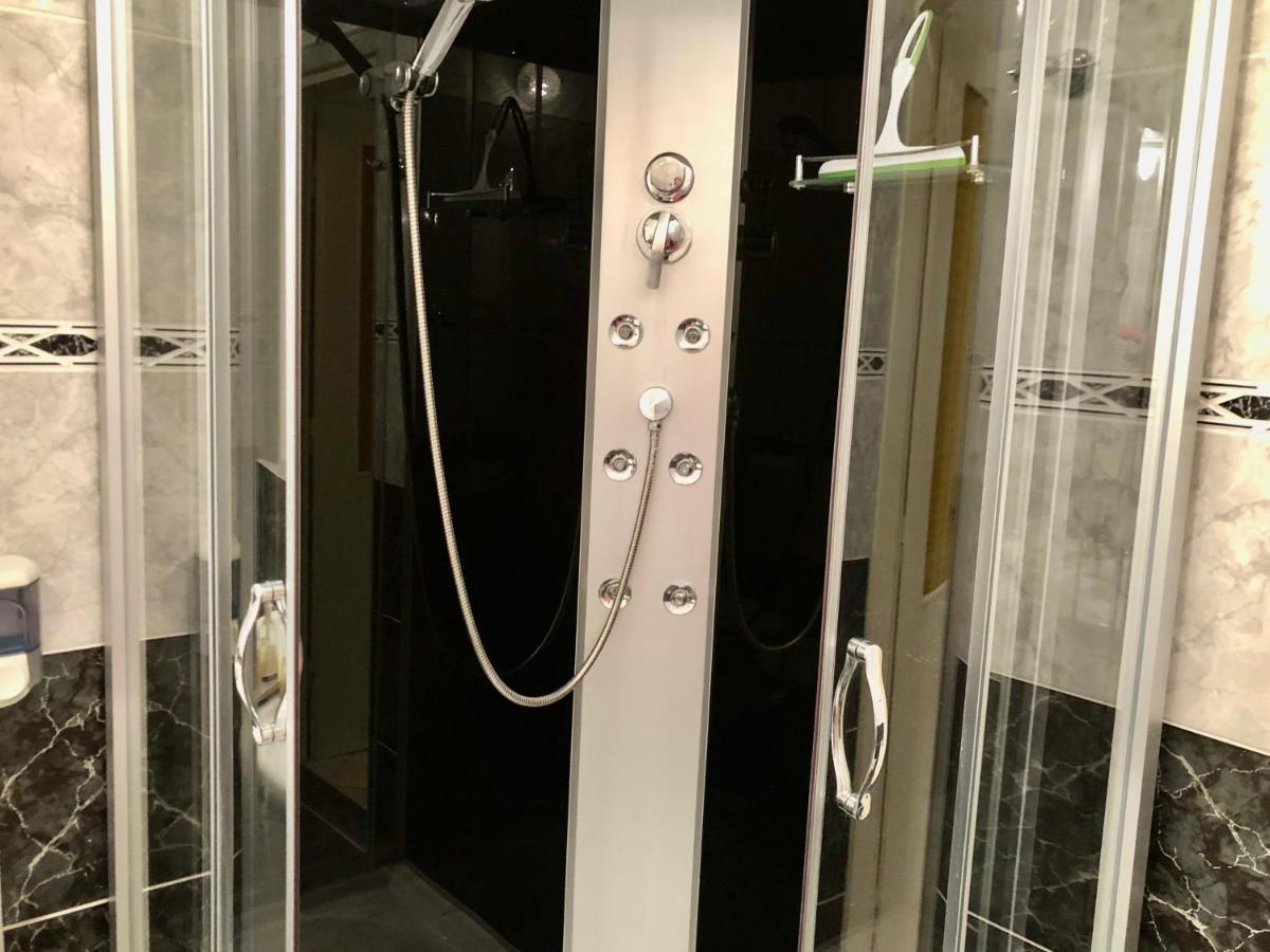 Apartments Pine & Oak With Shared Seasonal Hot Tub Privlaka  Esterno foto