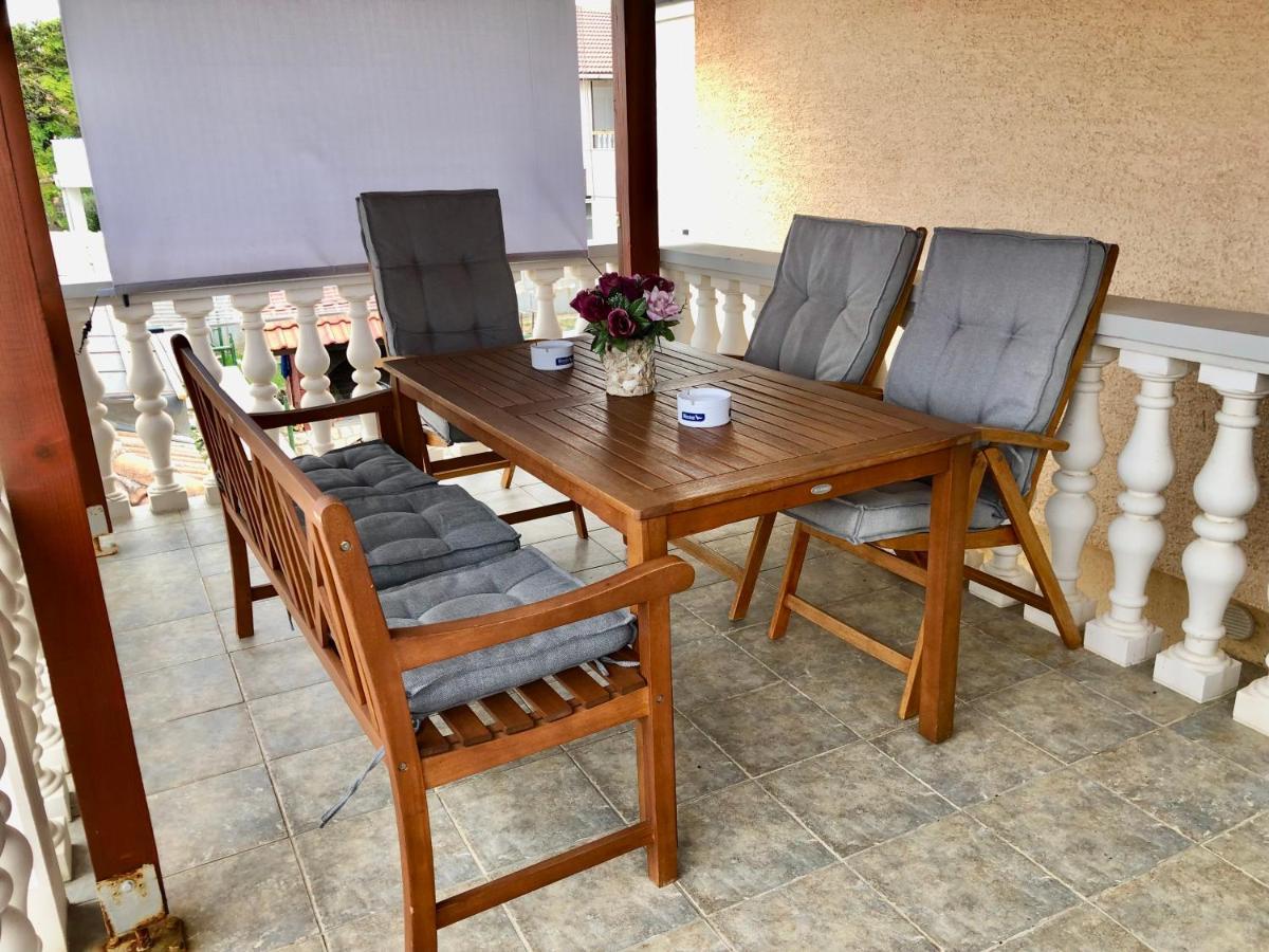 Apartments Pine & Oak With Shared Seasonal Hot Tub Privlaka  Esterno foto
