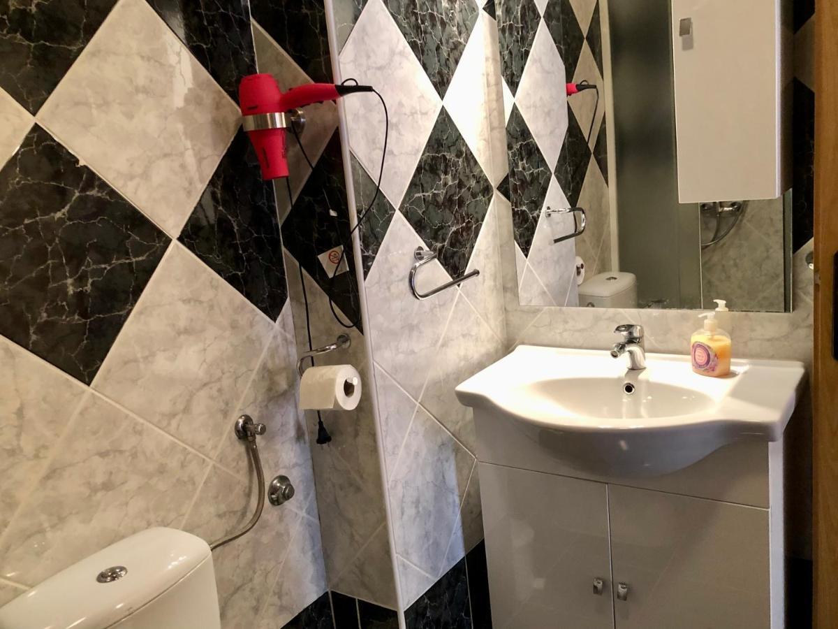 Apartments Pine & Oak With Shared Seasonal Hot Tub Privlaka  Esterno foto