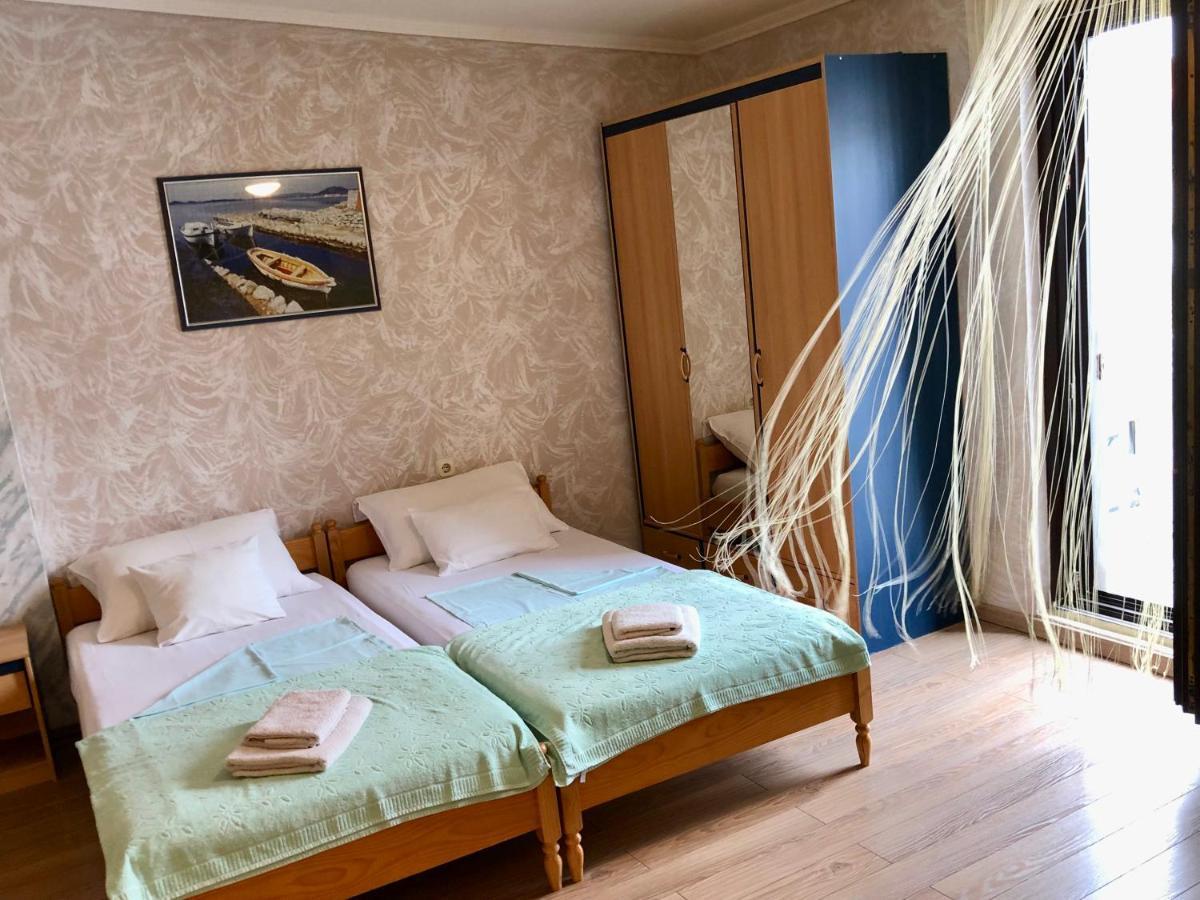 Apartments Pine & Oak With Shared Seasonal Hot Tub Privlaka  Esterno foto
