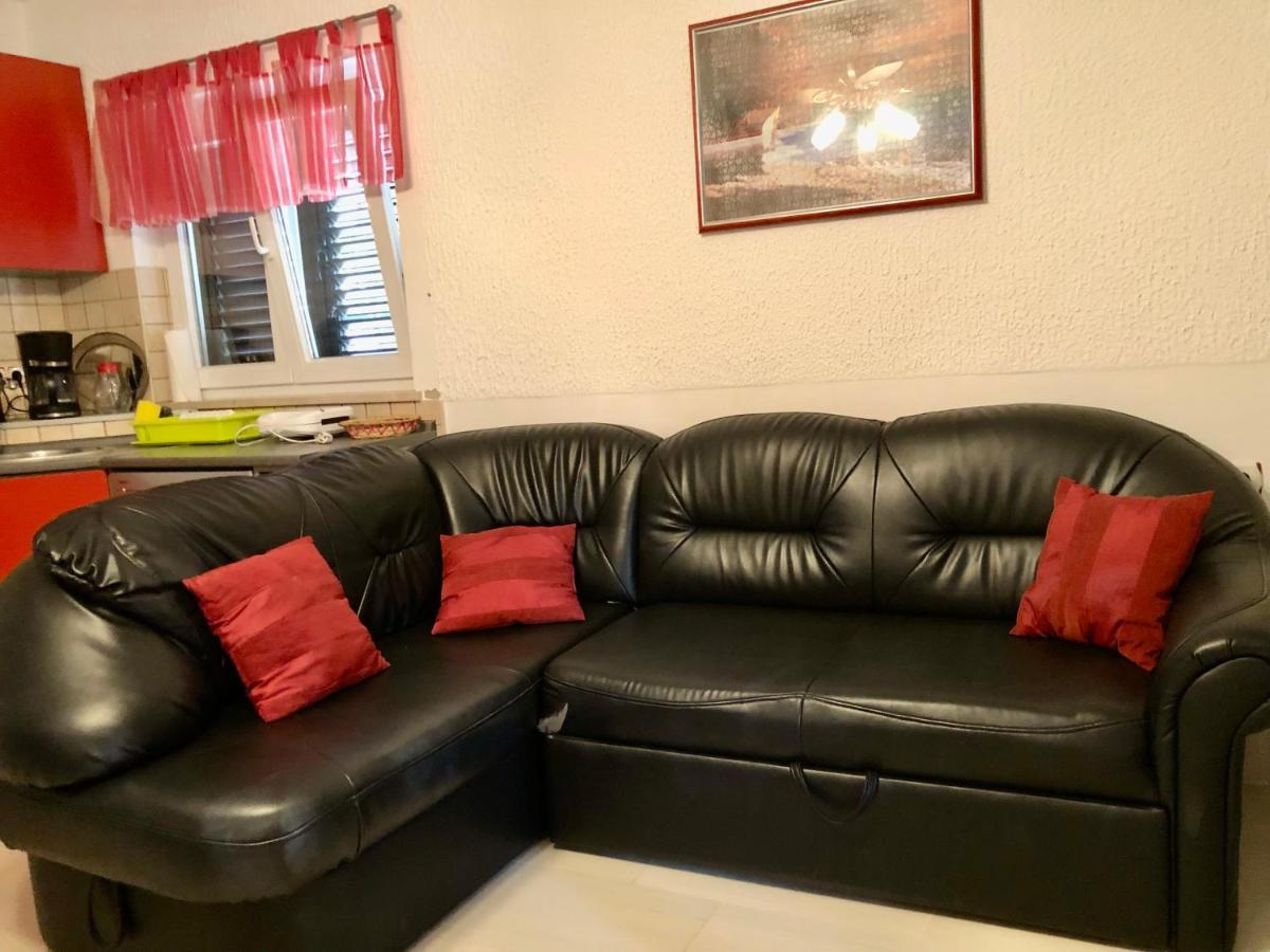 Apartments Pine & Oak With Shared Seasonal Hot Tub Privlaka  Esterno foto